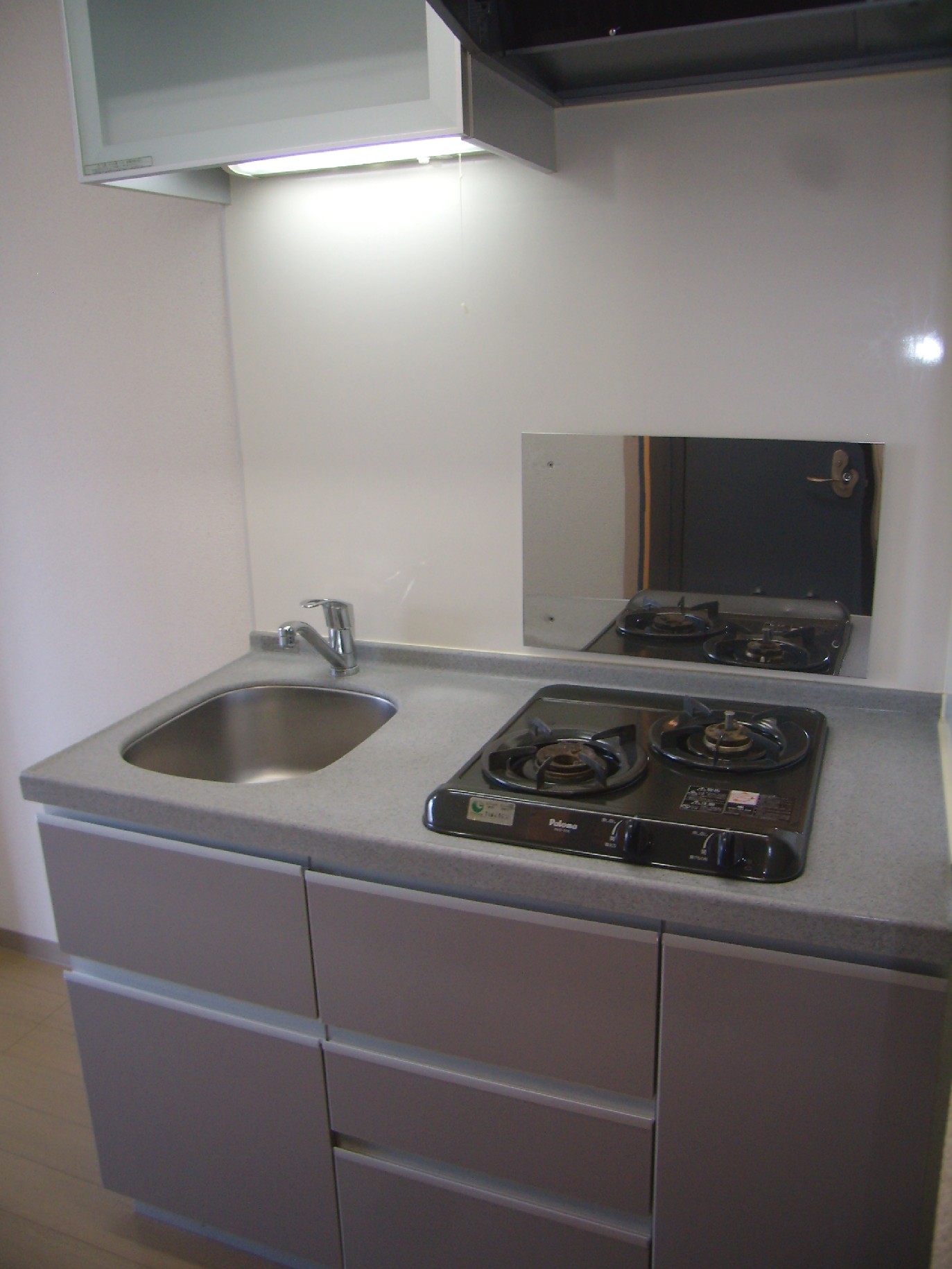 Kitchen. 2-neck with gas stove