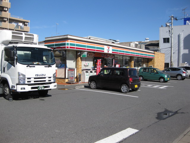 Convenience store. Seven-Eleven Fukaya east 5-chome up (convenience store) 94m