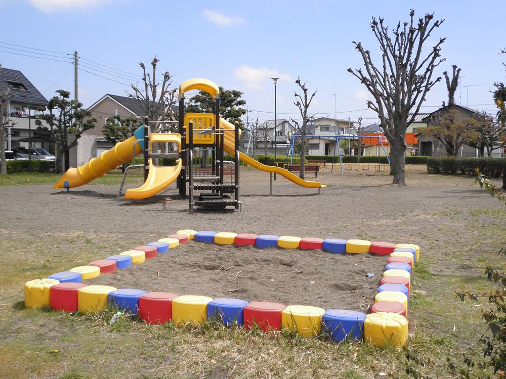 park. Subdivision next to the landscaped park (playground equipment ・ toilet ・ Water Yes)