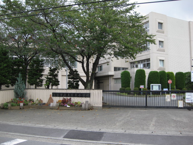 Primary school. 998m to Fukaya Municipal Kamishiba Higashi elementary school (elementary school)