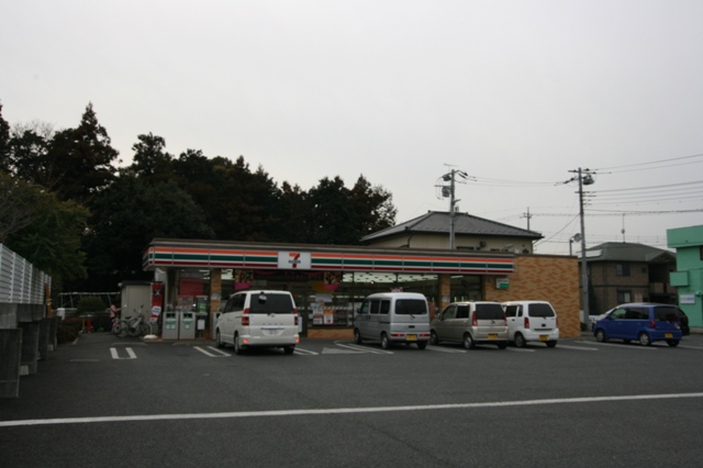 Convenience store. 546m to Seven-Eleven (convenience store)