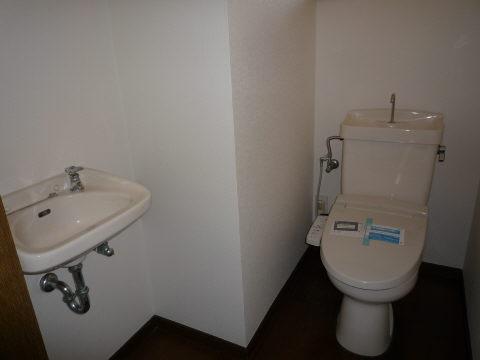 Toilet. Renovation completed ・ Toilet seat exchange already