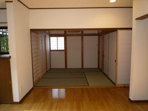 Other introspection. Japanese-style of connection in the living room