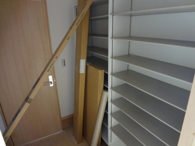 Receipt. Entrance storage