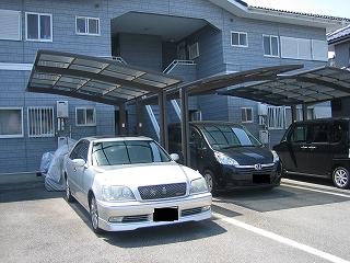 Parking lot. It is with carport! 