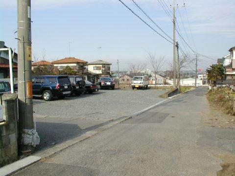 Local photos, including front road. A quiet residential area