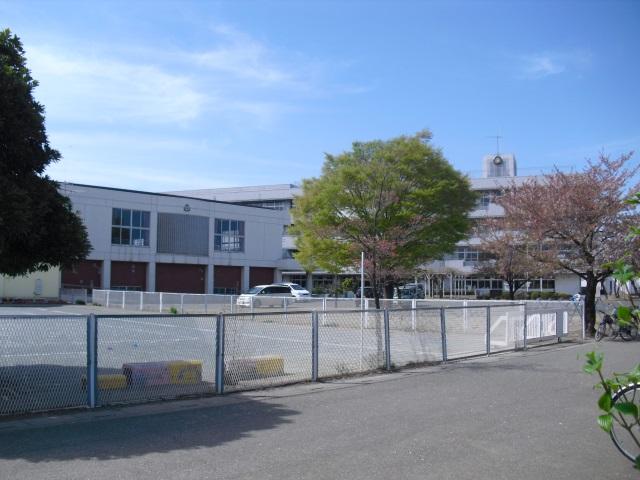 Primary school. Until Fukaya Nishi Elementary School 500m  Distance of walking 8 minutes! School is also safe