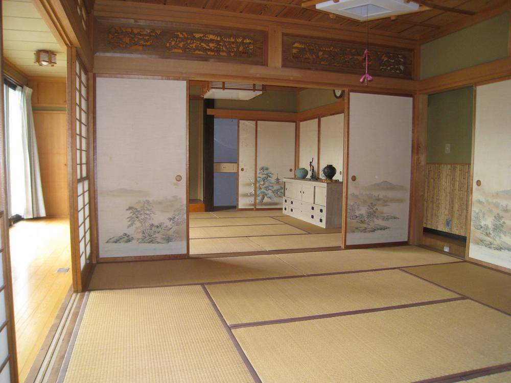 Non-living room. The first floor Japanese-style room Tsuzukiai
