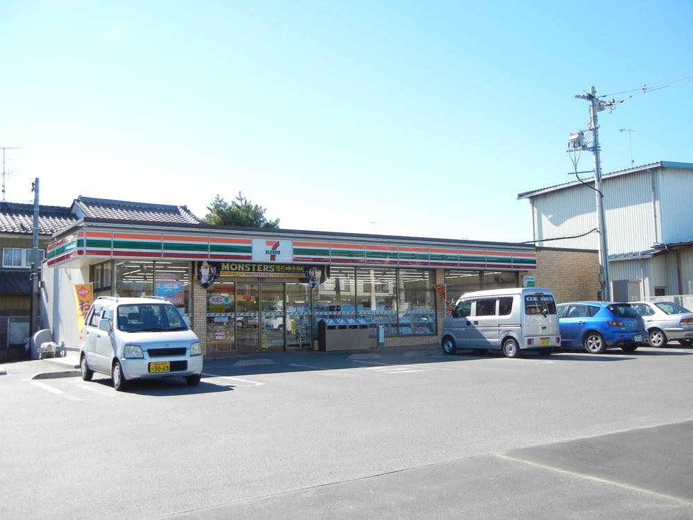 Convenience store. 1000m until the Seven-Eleven Fukaya Harago shop