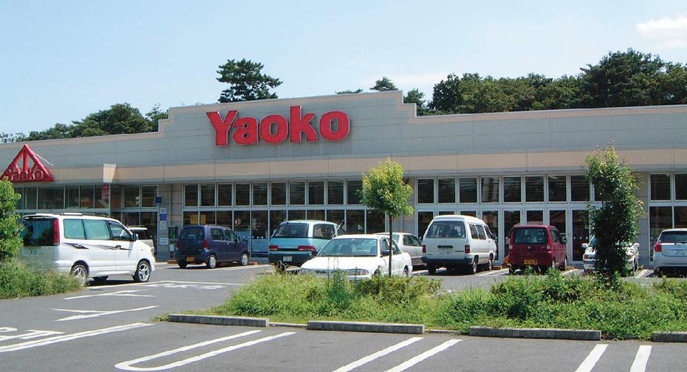 Supermarket. Yaoko About 670m