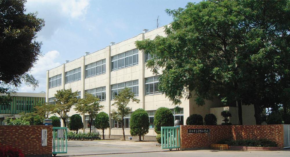 Primary school. Fukaya Municipal Tokiwa Elementary School About 560m