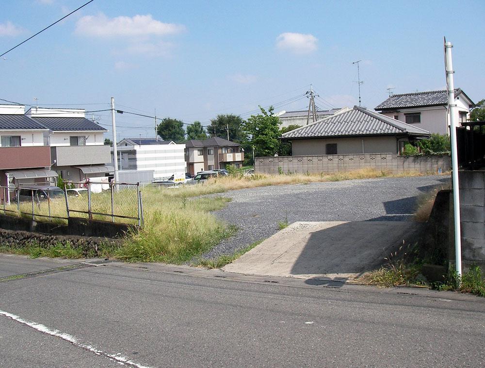 Local photos, including front road. Subdivision (August 2013 shooting)