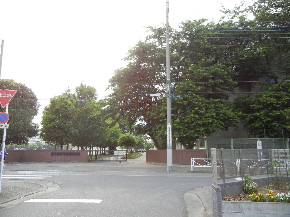 Junior high school. Kamishiba junior high school About 1700m