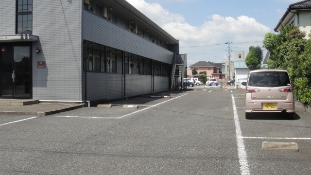 Parking lot. Parking is a monthly 5.250 yen.