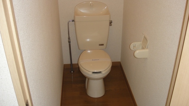 Toilet. bus ・ Toilets are completely different.