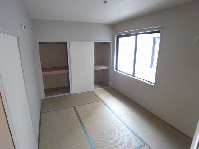 Living and room. Japanese-style room 6 quires, Storage space of large capacity
