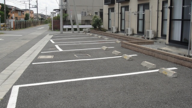 Parking lot. Parking is a monthly 4.620 yen. 