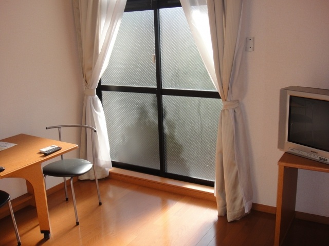 Living and room. Internet is also unlimited per month 1.600 yen. 