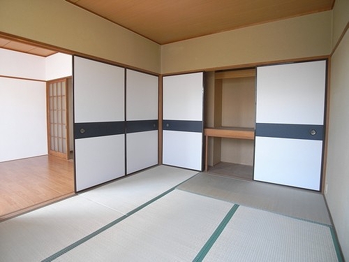 Living and room. Storage lot! Japanese-style room 6 quires