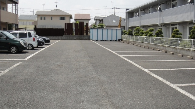 Parking lot. Parking is a monthly 4.720 yen.