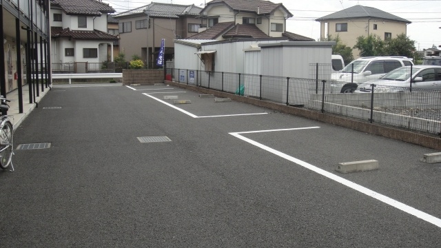 Parking lot. Parking is a monthly 4.620 yen.