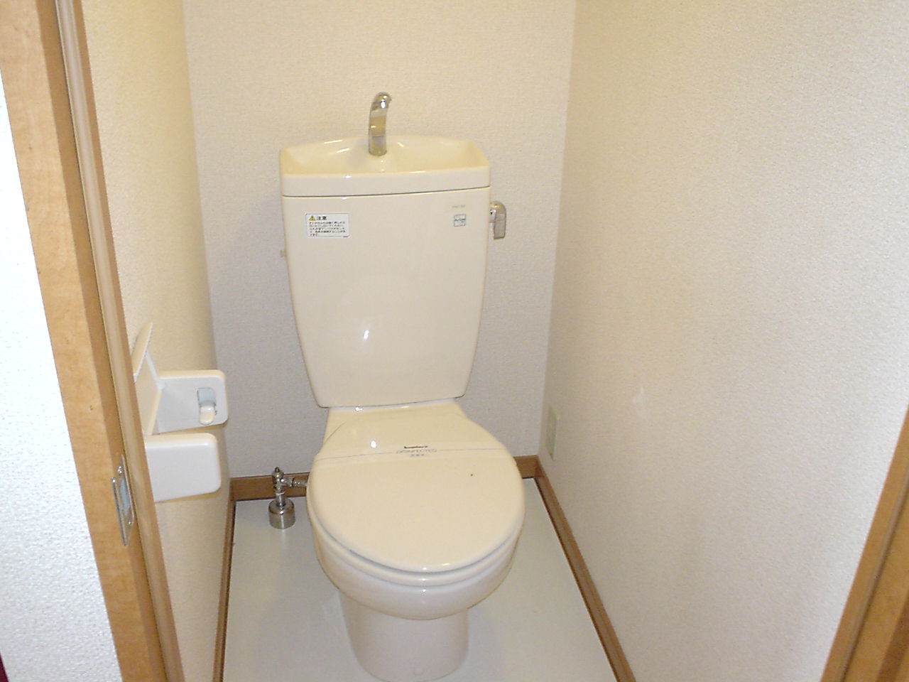 Toilet. bus ・ Toilets are completely different. 