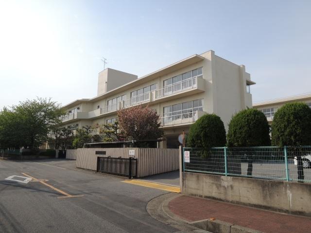 Primary school. Sakuragaoka to elementary school 680m  Elementary school in a 9-minute walk. Distance of safely in small children