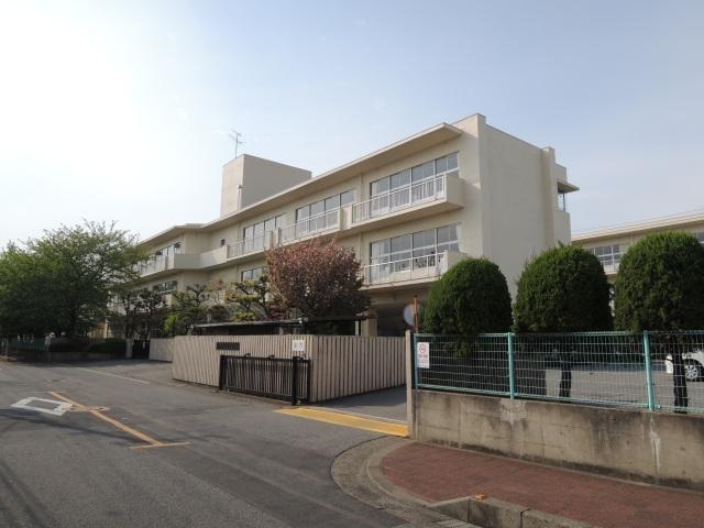 Primary school. Sakuragaoka to elementary school 680m Elementary school in a 9-minute walk. Distance of safely in small children