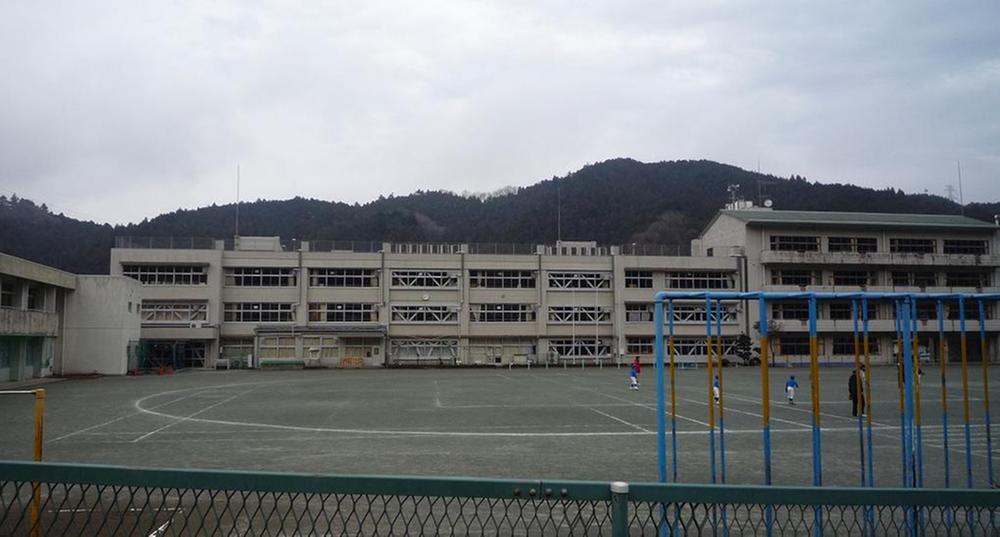 Primary school. 2444m until Hanno Tachihara market Elementary School