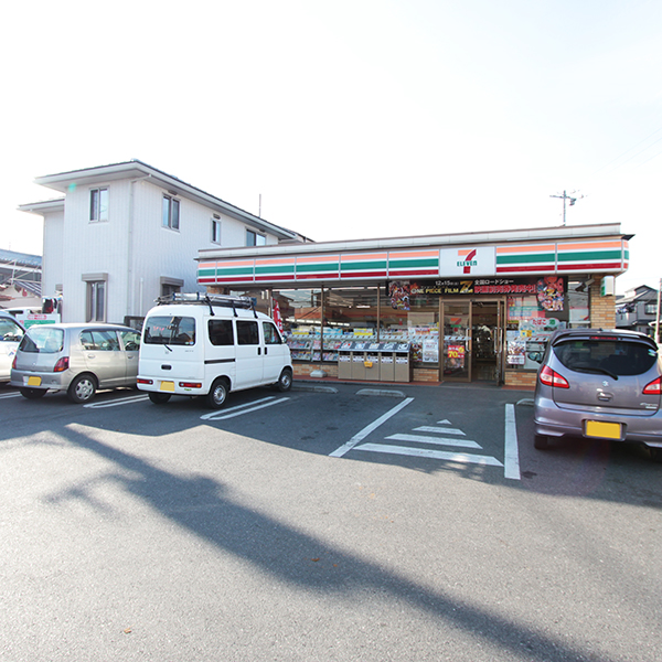 Convenience store. Seven-Eleven Hanno Shinmachi store up (convenience store) 450m