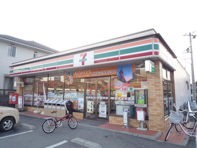 Convenience store. Seven-Eleven (convenience store) to 200m