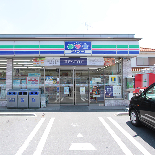 Convenience store. Three F source Kaji Station Minamiten (convenience store) 800m to