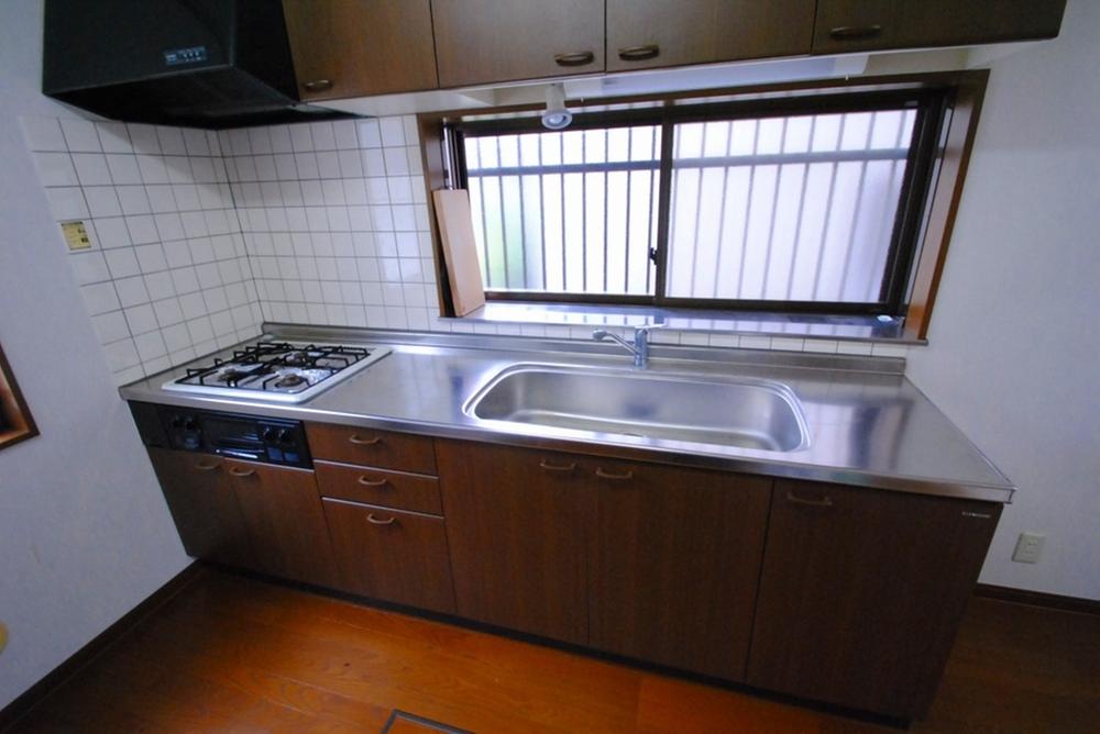 Kitchen. Indoor (10 May 2013) Shooting
