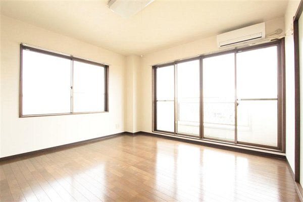 Living and room. For, prior to leaving, It is a photograph of the last time.