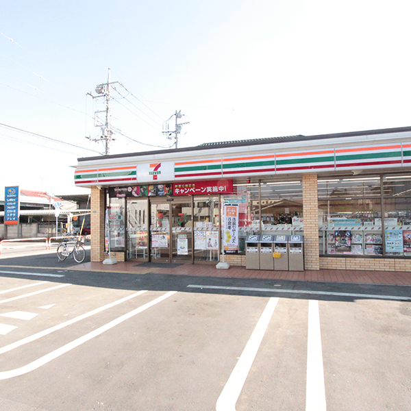 Convenience store. Seven-Eleven Hanno Honcho store up (convenience store) 350m