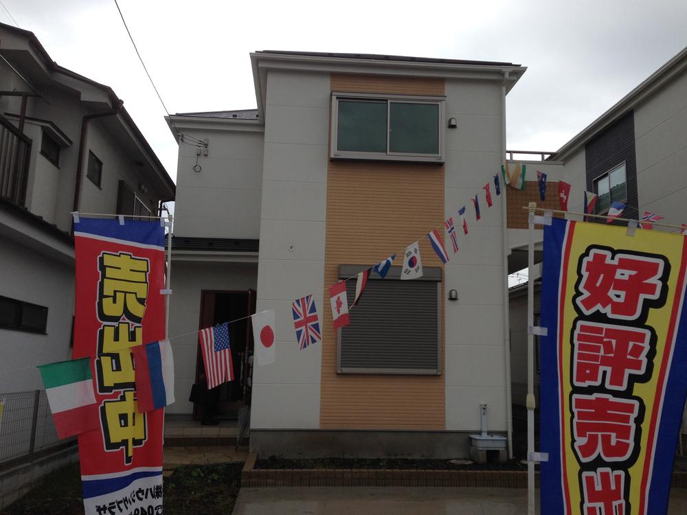 Same specifications photos (appearance). It should look photo of the same specification.