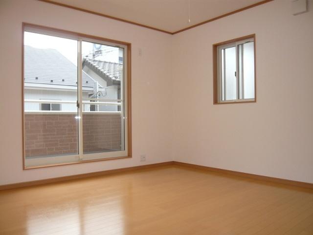 Non-living room. 8 pledge bedroom