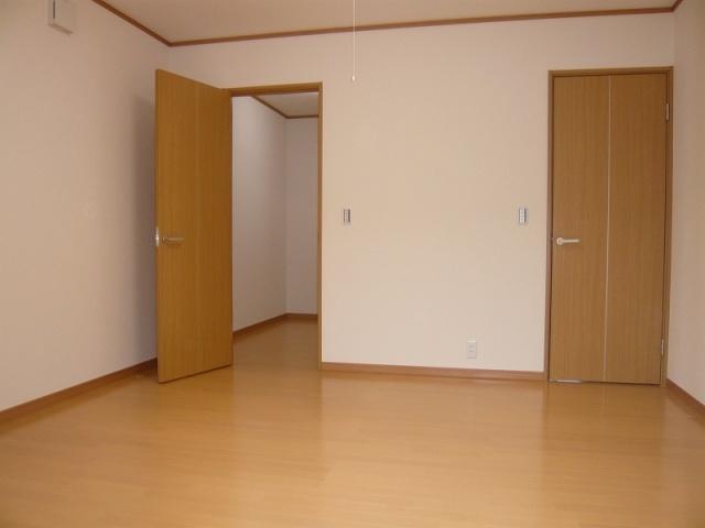 Non-living room. 8 pledge bedroom