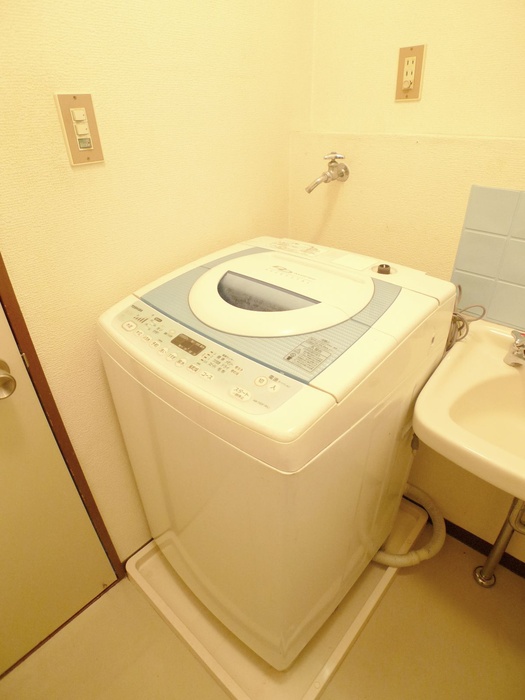 Washroom. There is a washing machine. You can also when it was unnecessary removal. 