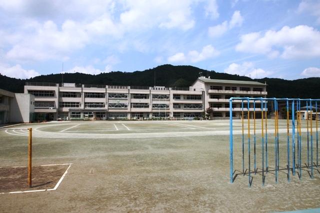 Primary school. 1300m until Hanno Tachihara market Elementary School