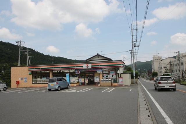 Convenience store. 1500m until the Seven-Eleven Hanno Harashijo shop