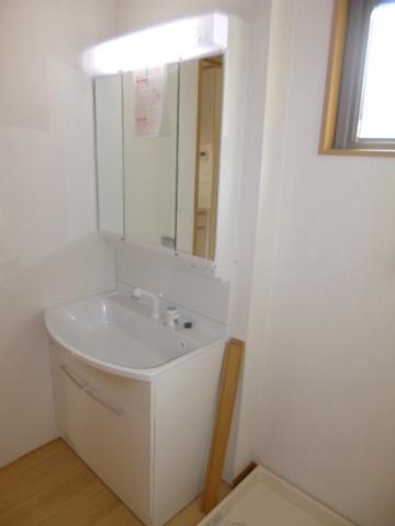Wash basin, toilet