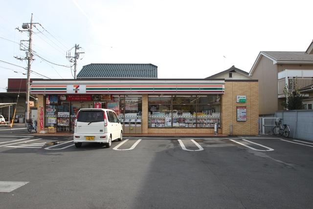 Convenience store. Seven-Eleven to Honcho shop 350m