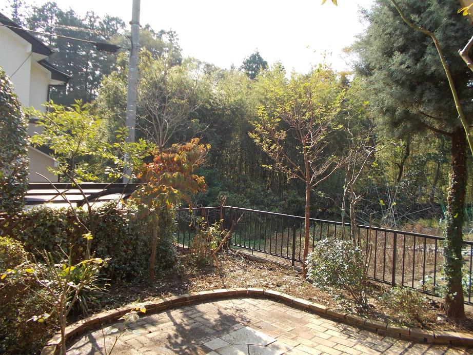 View photos from the dwelling unit. View from the site (October 2013) Shooting
