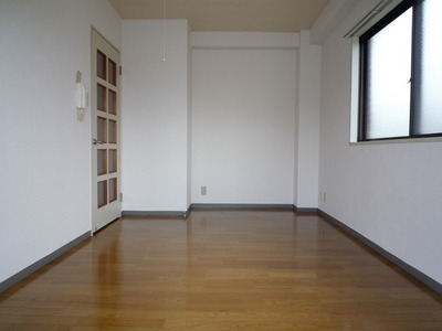 Living and room. 6 is a pledge of the room