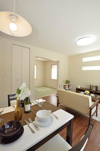 Living. Everyone your family is comfortable and welcoming spacious LDK. 