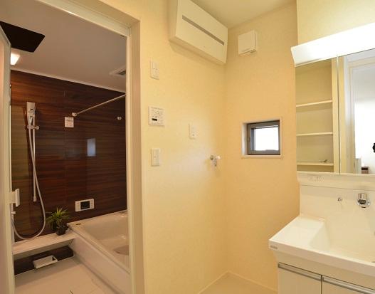 Bathroom. Relaxing bath time in the spacious bathroom of 1.25 square meters. Heal you loose a long day. 