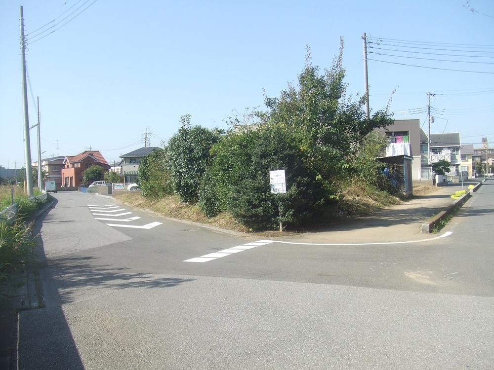 Local photos, including front road. It is the location that is a sense of liberation.