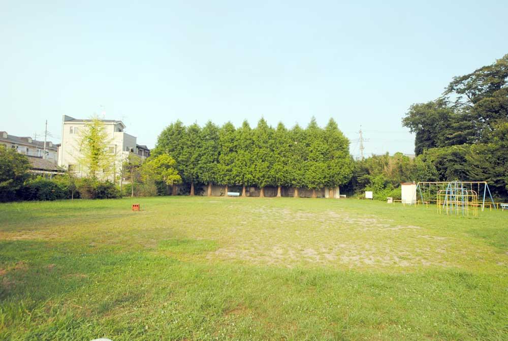 park. 300m plaything rich to Minuma park, Spacious park. Children peace of mind even if the chasing. 