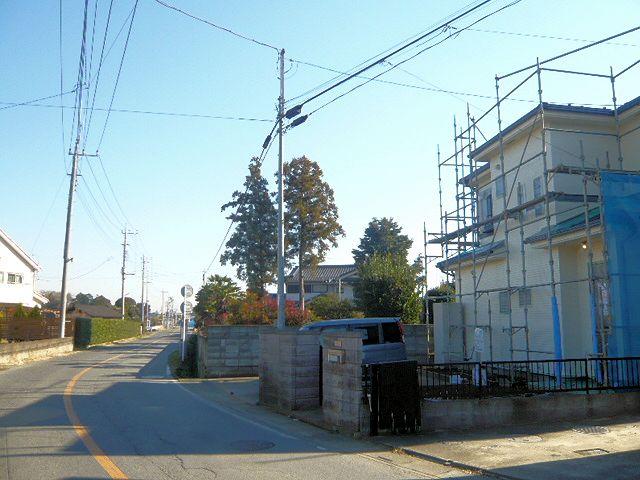 Local photos, including front road. Before the road width 7m